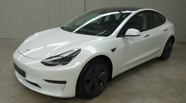 Kenidi: Tesla Model 3
