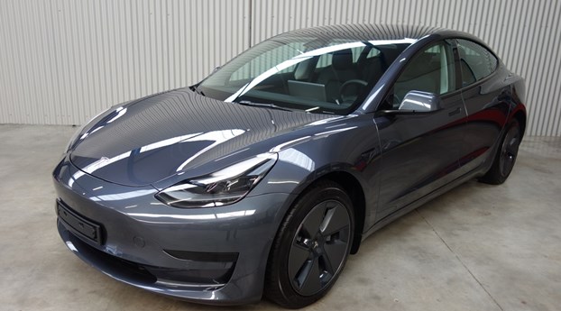 Kenidi: Tesla Model 3